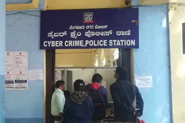 ಗೆಳತಿಯನ್ನು ಬೆದರಿಸಿ 4.5 ಲಕ್ಷ ರೂಪಾಯಿ ಸುಲಿಗೆ: ಅಬ್ದುಲ್ ಜಾವೀದ್ ಎಂಬಾತ ವಿರುದ್ಧ ಪ್ರಕರಣ