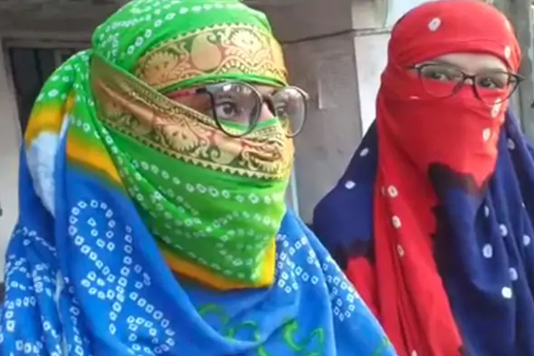 VIDEO| ಯುವಕರ ಜತೆ ಮಾತನಾಡಿದ್ದಕ್ಕೆ ಹಾಸ್ಟೆಲ್​ಗೆ ನುಗ್ಗಿ ವಿದ್ಯಾರ್ಥಿನಿಯರಿಗೆ ಥಳಿಸಿದ ಬ್ಯಾಂಕ್​ ಮ್ಯಾನೇಜರ್​ ಬಂಧನ