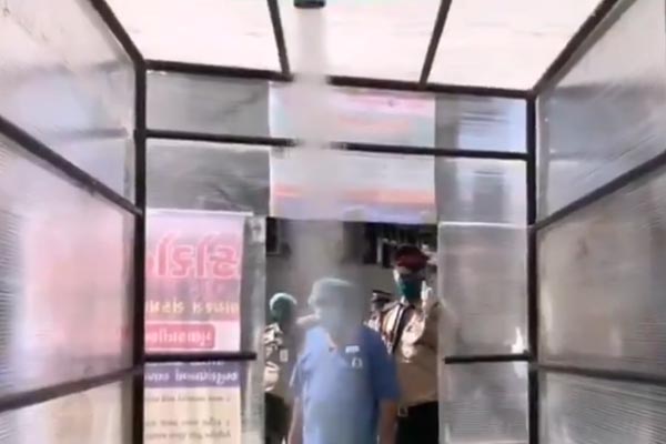 VIDEO| ಮಹಾಮಾರಿ ಕರೊನಾ ವಿರುದ್ಧ ಹೋರಾಡಲು ಸ್ಯಾನಿಟೈಸರ್​ ಸುರಂಗ ನಿರ್ಮಾಣ!