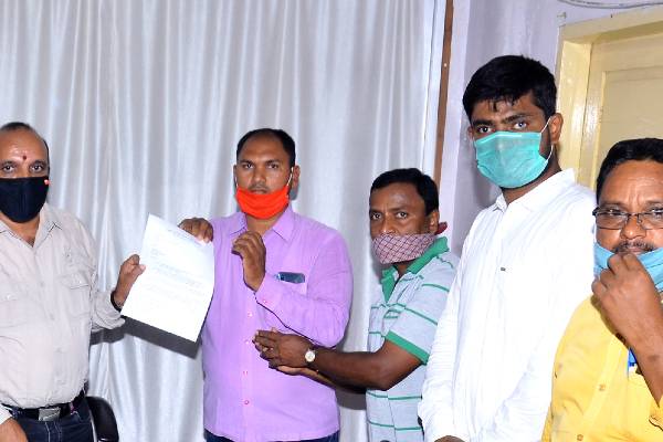 ಎಲ್ಲ ಕಾರ್ಮಿಕರಿಗೂ ಪರಿಹಾರ ನೀಡಿ