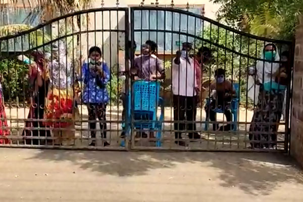 VIDEO: ಕ್ವಾರಂಟೈನ್​ ಕೇಂದ್ರದಲ್ಲಿ ಅವ್ಯವಸ್ಥೆ; ತಟ್ಟೆ ಬಡಿದು ಗೋಳಾಡುತ್ತಿದ್ದಾರೆ ಕೂಲಿ ಕಾರ್ಮಿಕರು…