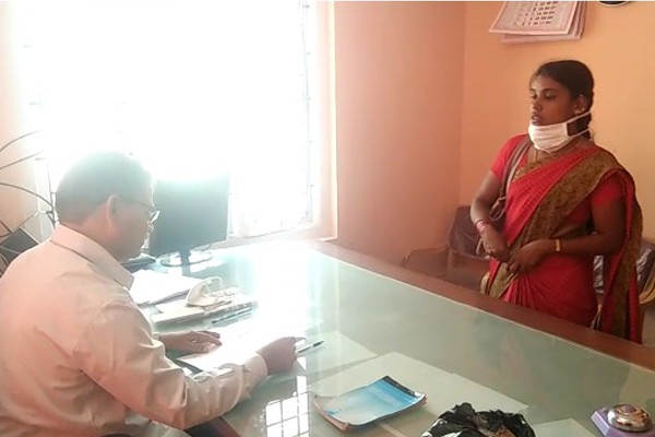VIDEO| ಪೊಲೀಸರಿಗೆ ಮಾಹಿತಿ ನೀಡಿದ ಅಂಗನವಾಡಿ ಕಾರ್ಯಕರ್ತೆಗೆ ಕೊಲೆ ಬೆದರಿಕೆ!