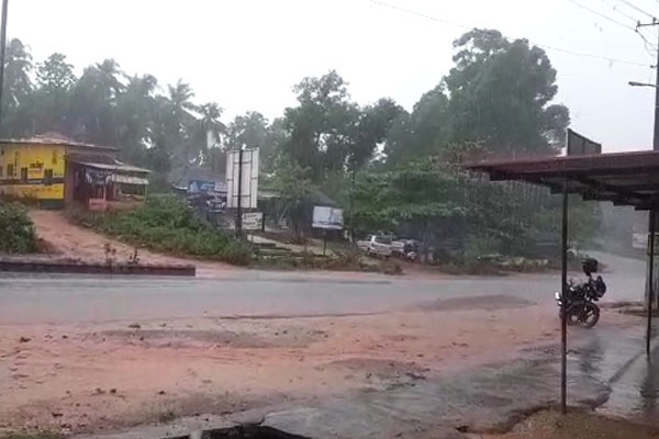 VIDEO| ಉಡುಪಿ ಜಿಲ್ಲೆಯಲ್ಲಿ ಗುಡುಗು ಸಹಿತ ಮಳೆ!