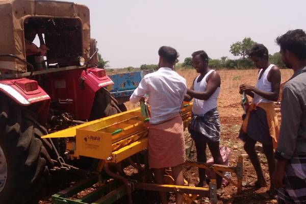 ಈರುಳ್ಳಿ ಬಿತ್ತನೆಗೂ ಬಂತು ಯಂತ್ರ