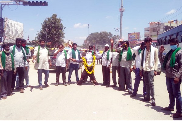 ಸುಗ್ರೀವಾಜ್ಞೆ ವಾಪಸ್‌ಗೆ ಆಗ್ರಹಿಸಿ ಮೋದಿ ಪ್ರತಿಕೃತಿ ದಹನ