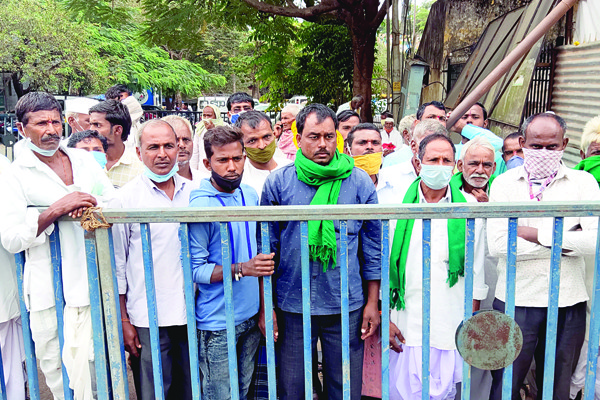 ಮನೆ ಕಟ್ಟಿಕೊಳ್ಳಲು ಪರಿಹಾರ ನೀಡಿ