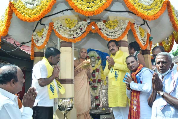 ಜಾತಿ ಕಾಲಂ ರದ್ದು ಮಾಡಿ, ಎಲ್ಲರಿಗೂ ಸಂಸ್ಕೃತ ಕಲಿಸಿ