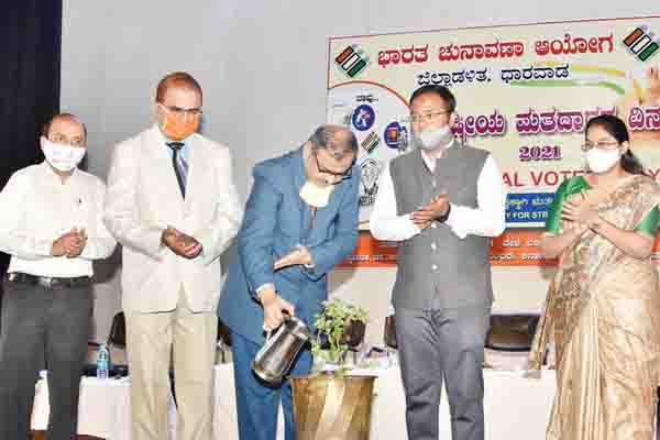 ಹಕ್ಕು ಚಲಾಯಿಸಿ ಸದೃಢ ಭಾರತಕ್ಕೆ ಕೈ ಜೋಡಿಸಿ