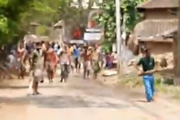 VIDEO | ಕೇಂದ್ರ ಸಚಿವರ ವಾಹನದ ಮೇಲೆ ‘ಟಿಎಂಸಿ ಗೂಂಡಾ’ಗಳಿಂದ ಅಟ್ಯಾಕ್​ !