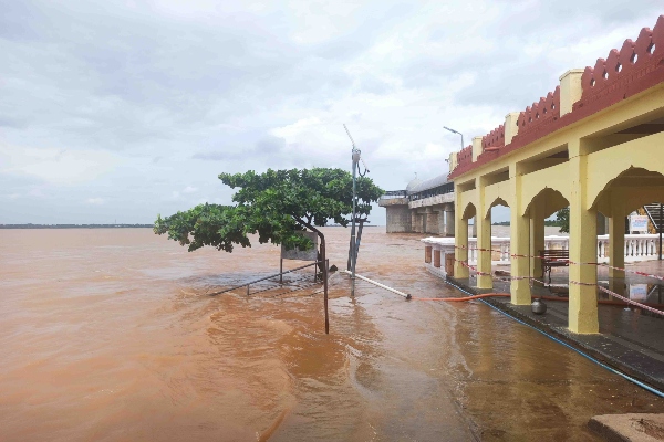 ಪ್ರವಾಹ ತಗ್ಗಿದರೂ ಗೋಳಾಟ ತಪ್ಪಿಲ್ಲ…!