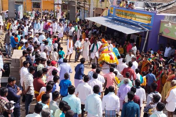 ಒಡೆಯರ ಹತ್ತೂರಲ್ಲಿ ಬಸವೇಶ್ವರ ದೀಪೋತ್ಸವ