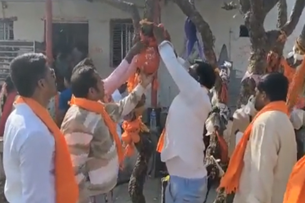 VIDEO: ಹೇಗಾದ್ರೂ ಮಾಡಿ ಬೆಳಗಾವಿ ಇಬ್ಭಾಗ ಮಾಡಪ್ಪಾ ಎಂದು ದೇವರಲ್ಲಿ ಮೊರೆ ಹೋದ ಗ್ರಾಮಸ್ಥರು