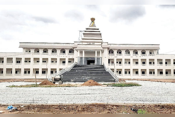 ಲೋಕಾರ್ಪಣೆಗೆ ಸಜ್ಜಾಗುತ್ತಿವೆ ಕಟ್ಟಡಗಳು