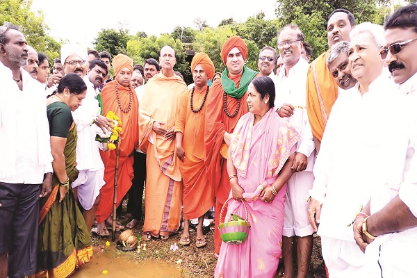 ಐತಿಹಾಸಿಕ ಮದಗ ಕೆಂಚಮ್ಮನ ಕೆರೆ ಅಭಿವೃದ್ಧಿಪಡಿಸಿ