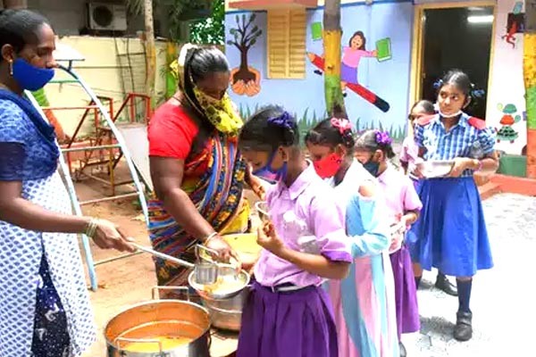 ಕನಿಷ್ಠ ವೇತನ ಪಡೆಯಲು ‘ಬಿಸಿಯೂಟ ಕಾರ್ಯಕರ್ತೆ’ಯರು ಅರ್ಹರಾಗಿಲ್ಲ; ಹೈಕೋರ್ಟ್​ ಆದೇಶ