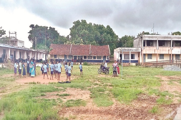 ಕಿಡಿಗೇಡಿಗಳ ತಾಣ ಶಿಗ್ಗಾಂವಿ ಶಾಲೆ ಆವರಣ