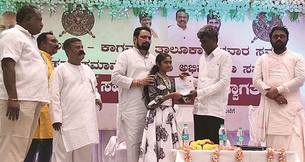 ರಾಜ್ಯ, ಕೇಂದ್ರ ಸರ್ಕಾರ ಹಿಂದುಳಿದವರ ಅಭಿವೃದ್ಧಿಗೆ ಬದ್ಧ