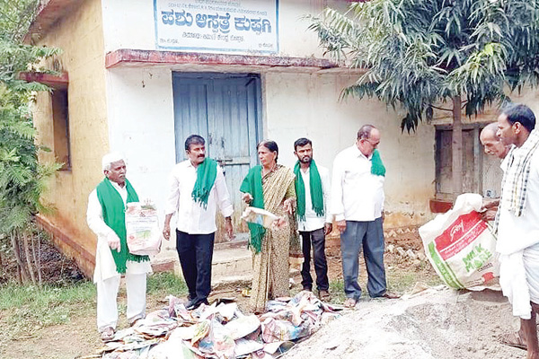 ಮೇವು ಬೀಜ ನಾಪತ್ತೆ, ಖಾಲಿ ಪ್ಯಾಕೆಟ್‌ಗಳು ಪತ್ತೆ !: ಕುಷ್ಟಗಿ ಪಶು ಆಸ್ಪತ್ರೆಯ ಕೋಣೆಯಲ್ಲಿ ಸಂಗ್ರಹ