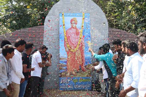 ವಿದ್ಯಾರ್ಥಿಗಳಲ್ಲಿ ಹೆಚ್ಚಿದ ವಿವೇಕಾನಂದರ ಓದು