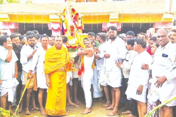 ಶ್ರೀ ವೀರಭದ್ರಸ್ವಾಮಿ ಕೆಂಡಾರ್ಚನೆ ಮಹೋತ್ಸವ