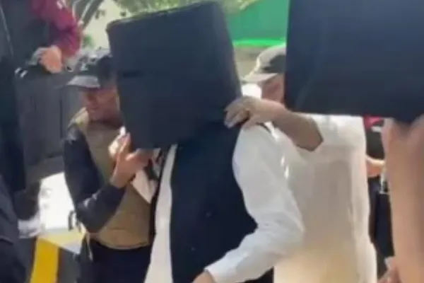 Imran Khan wears bulletproof bucket on head while visiting court video surfaces