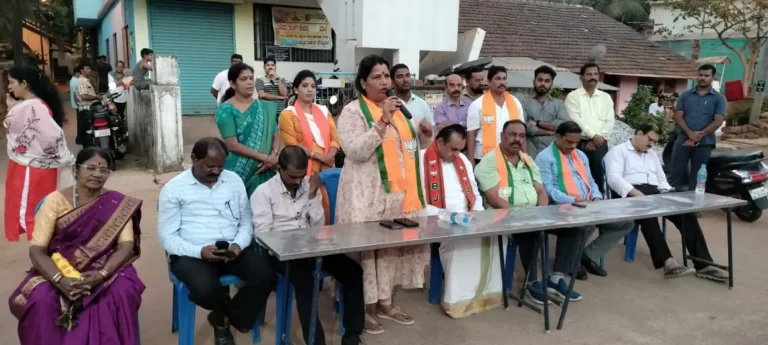 Rupali Naik Taking in BJP Campaning