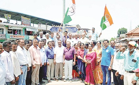 ಕಾಂಗ್ರೆಸ್ ಕಾರ್ಯಕರ್ತರಿಂದ ಸಂಭ್ರಮಾಚರಣೆ