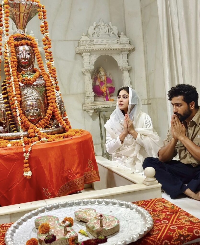 ಉಜ್ಜಯಿನಿ ದೇವಸ್ಥಾನದಲ್ಲಿ ವಿಶೇಷ ಪೂಜೆ ನೆರವೇರಿಸಿದ ಸಾರಾ ಅಲಿ ಖಾನ್; ಇಲ್ಲಿವೆ ನೋಡಿ ಫೋಟೋಗಳು…