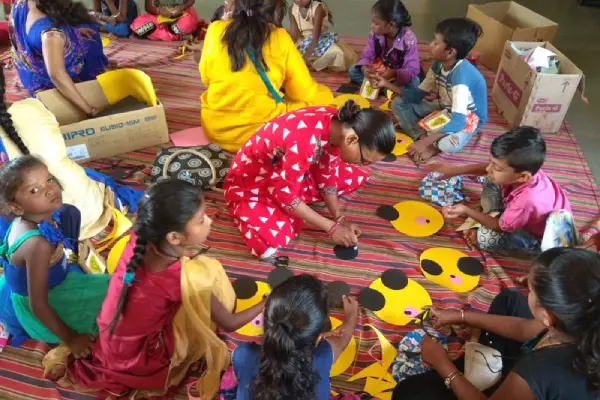 Children's getting Painting training in summer camp