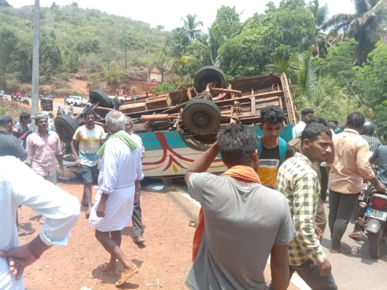 Tempo accident in Honnavara-Banglore Highay