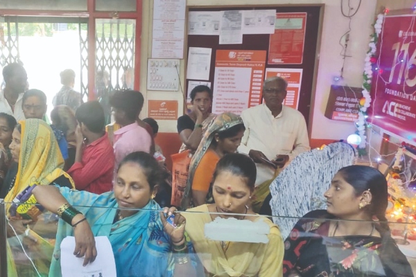 Customers throng the Bank of Baroda Bank in Kaladagi