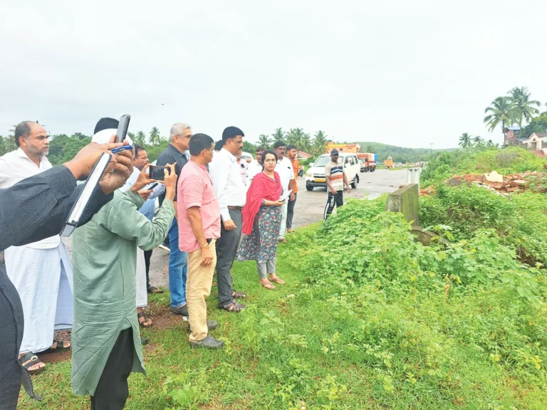 ಚರಂಡಿಗಳ ಹೂಳೆತ್ತಲು ಸೂಚನೆ