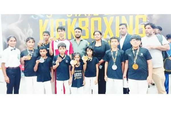Bhatkal students who win medals in kick boxing.