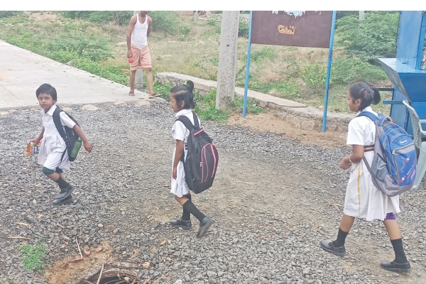 Nalatwada Gangadhar city, a pothole opened up