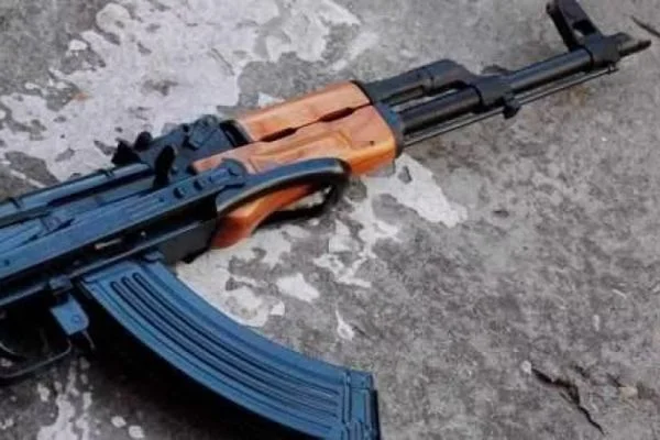 ‘AK-47’ ರೈಫಲ್‌ನಿಂದ ಗುಂಡು ಹಾರಿಸಿಕೊಂಡ ಪೊಲೀಸ್‌ ಅಧಿಕಾರಿ!