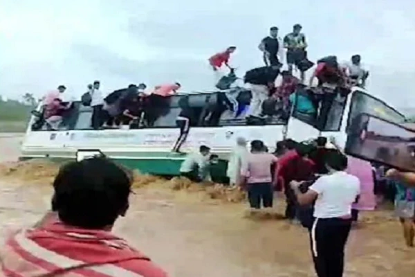 bus stuck dehradun