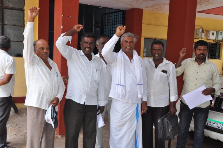 ಮಂಡ್ಯ ಮೀನುಗಾರಿಕೆ ಗುತ್ತಿಗೆ ಮೈಸೂರಿಗೆ: ಅರೆಕೆರೆ ಮೀನುಗಾರರಿಂದ ಪ್ರತಿಭಟನೆ