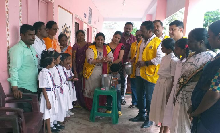 ಲೈಯನ್ಸ್​ ಕ್ಲಬ್​ದಿಂದ ವಿದ್ಯಾಥಿರ್ಗಳಿಗೆ ಮದ್ರಾಸ್​ ಐ ಕುರಿತು ಜಾಗೃತಿ
