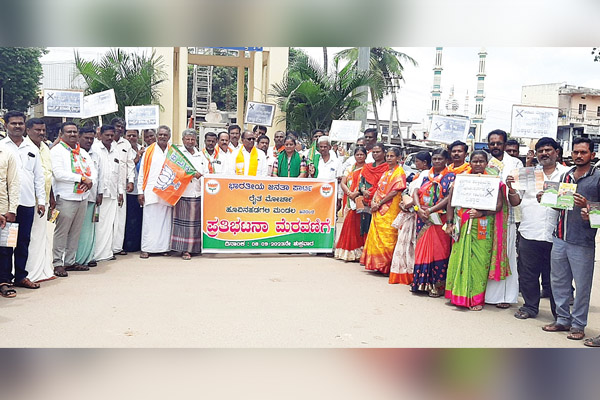 ಬೀಜ, ಗೊಬ್ಬರ ಉಚಿತವಾಗಿ ವಿತರಿಸಿ