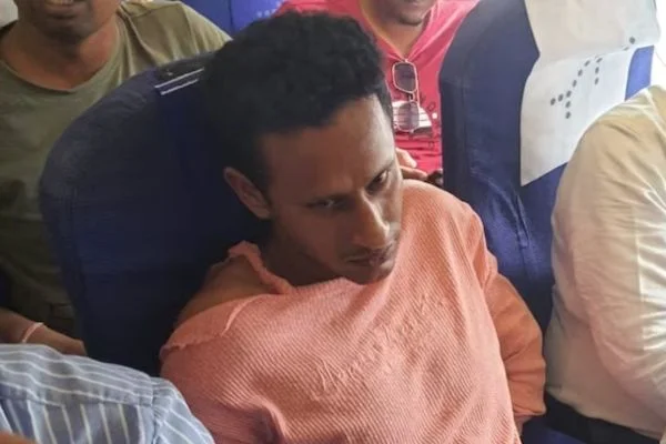 ವಿಮಾನದ ತುರ್ತು ಬಾಗಿಲು ತೆರೆಯಲು ವ್ಯಕ್ತಿ ಮುಂದಾಗಿದ್ದೇಕೆ?; ಅಸಲಿ ಕಾರಣ ತಿಳಿಸಿದ ಪೊಲೀಸರು
