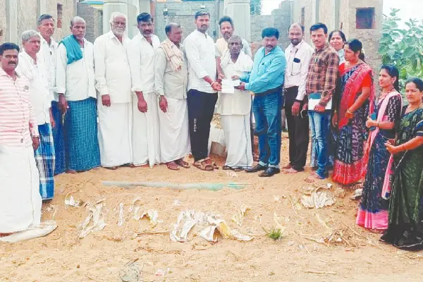 ದೇವಸ್ಥಾನದ ಸಮಿತಿಗೆ ಚೆಕ್ ಹಸ್ತಾಂತರ