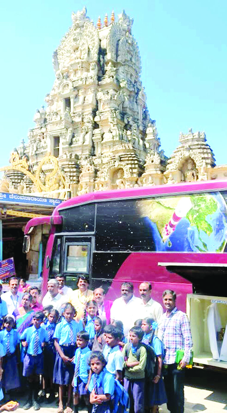 ಬಾಹ್ಯಾಕಾಶದ ವೈವಿಧ್ಯತೆ ವೀಕ್ಷಿಸಿದ ಮಕ್ಕಳು