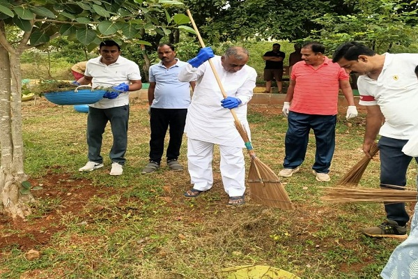 ಉದ್ಯಾನದಲ್ಲಿ ಬಿಜೆಪಿಯಿಂದ ಸ್ವಚ್ಛತಾ ಕಾರ್ಯ