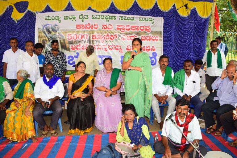 Former MLA Kalpana support in Cauvery protest mandya
