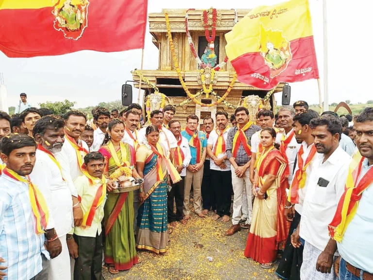 ಭುವನೇಶ್ವರಿಗೆ ಪೂಜೆ ಸಲ್ಲಿಸಿ ಸ್ವಾಗತ