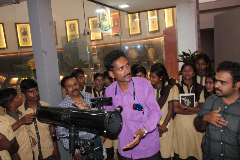 ತಾರಾಮಂಡಲ ವೀಕ್ಷಿಸಿದ ಶಾಲಾ ವಿದ್ಯಾರ್ಥಿಗಳು