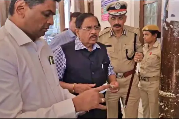 ಮಹಿಳೆಯನ್ನು ಬೆತ್ತಲೆಗೊಳಿಸಿ ಹಲ್ಲೆ; ಸಂತ್ರಸ್ತೆಯ ಆರೋಗ್ಯ ವಿಚಾರಿಸಿದ ಗೃಹ ಸಚಿವ ಪರಮೇಶ್ವರ್​