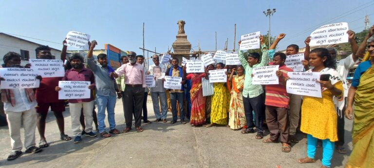 protest in koppal aginest Mp Ananta kumar hegde cm siddaramayya issue
