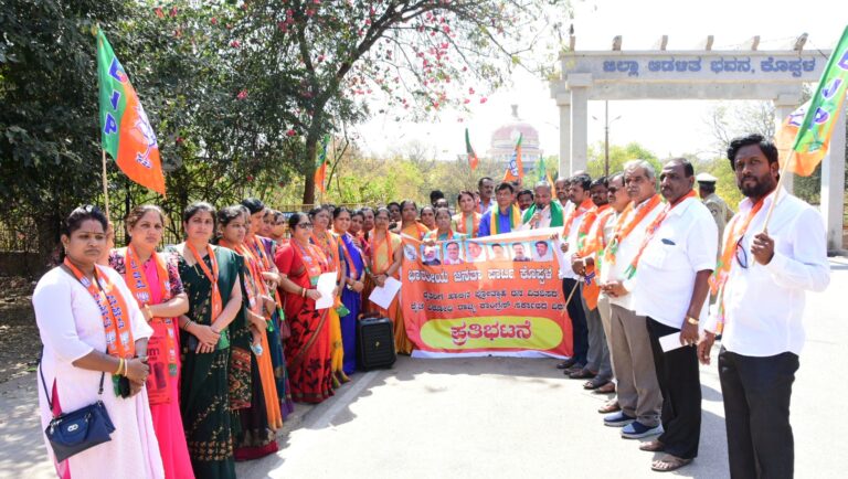 BJP protest in koppal to release subsidy for milk producers