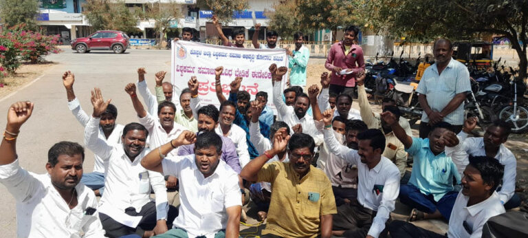 protest in koppal by viswakarma community leaders asking for ST reservation